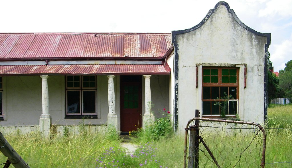 Edenville quaint house.jpg